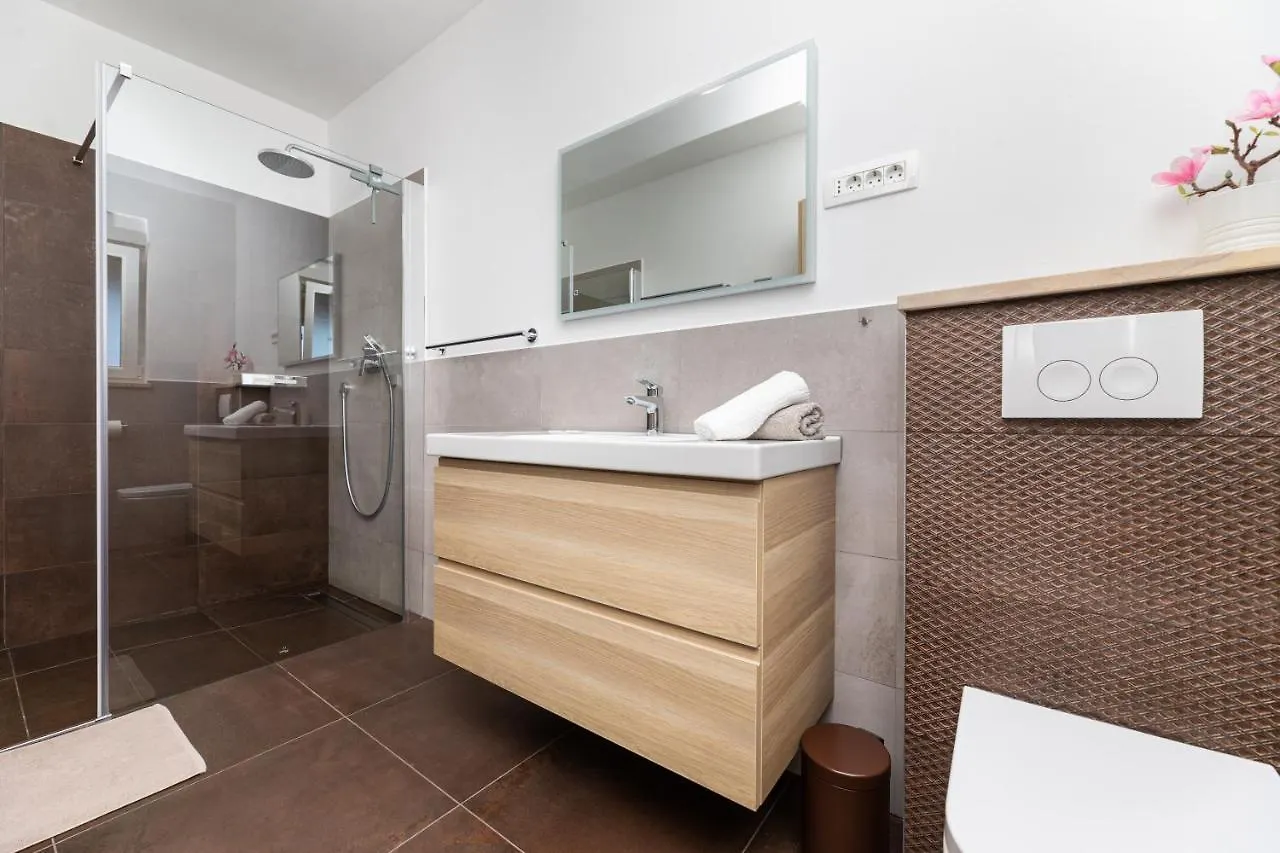 Vila Petra With Sea View ريسيكا 0*,