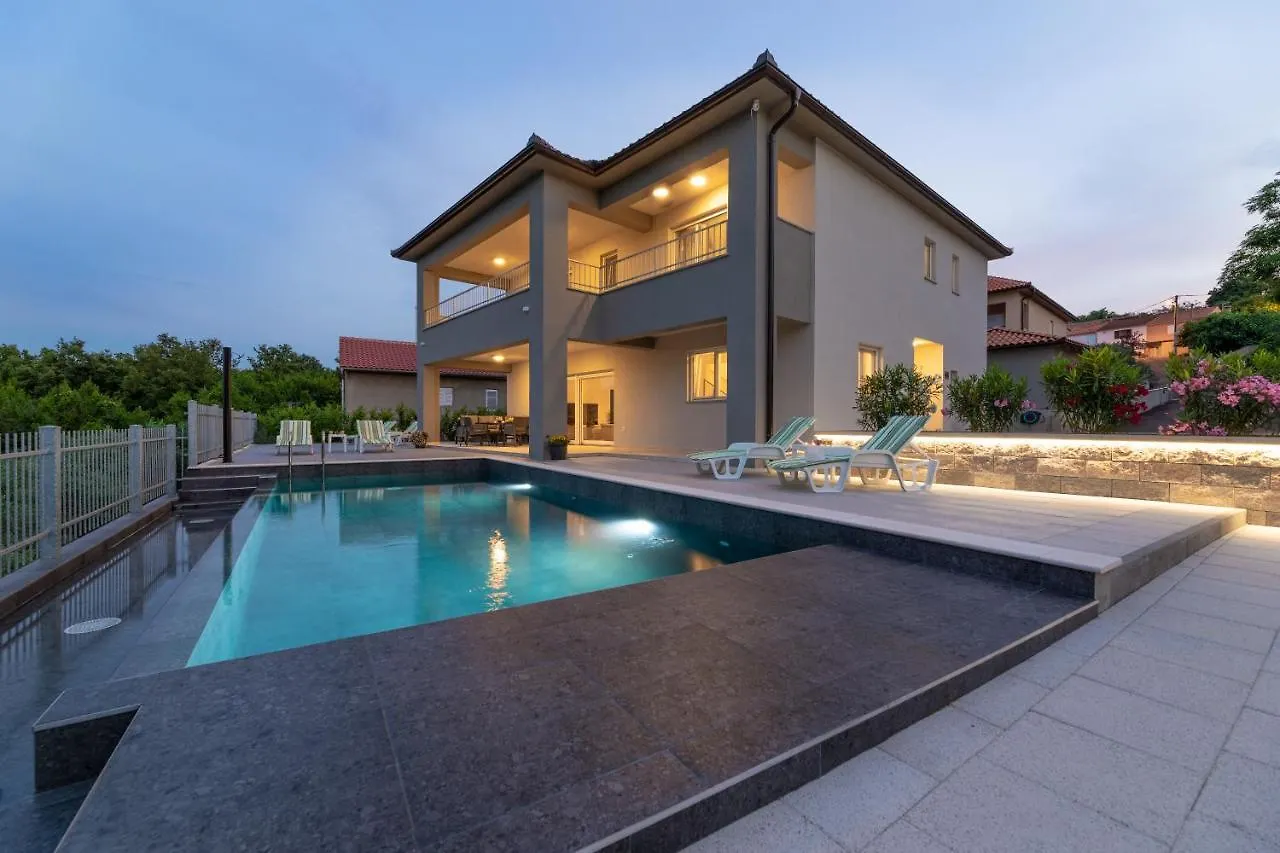 Vila Petra With Sea View ريسيكا