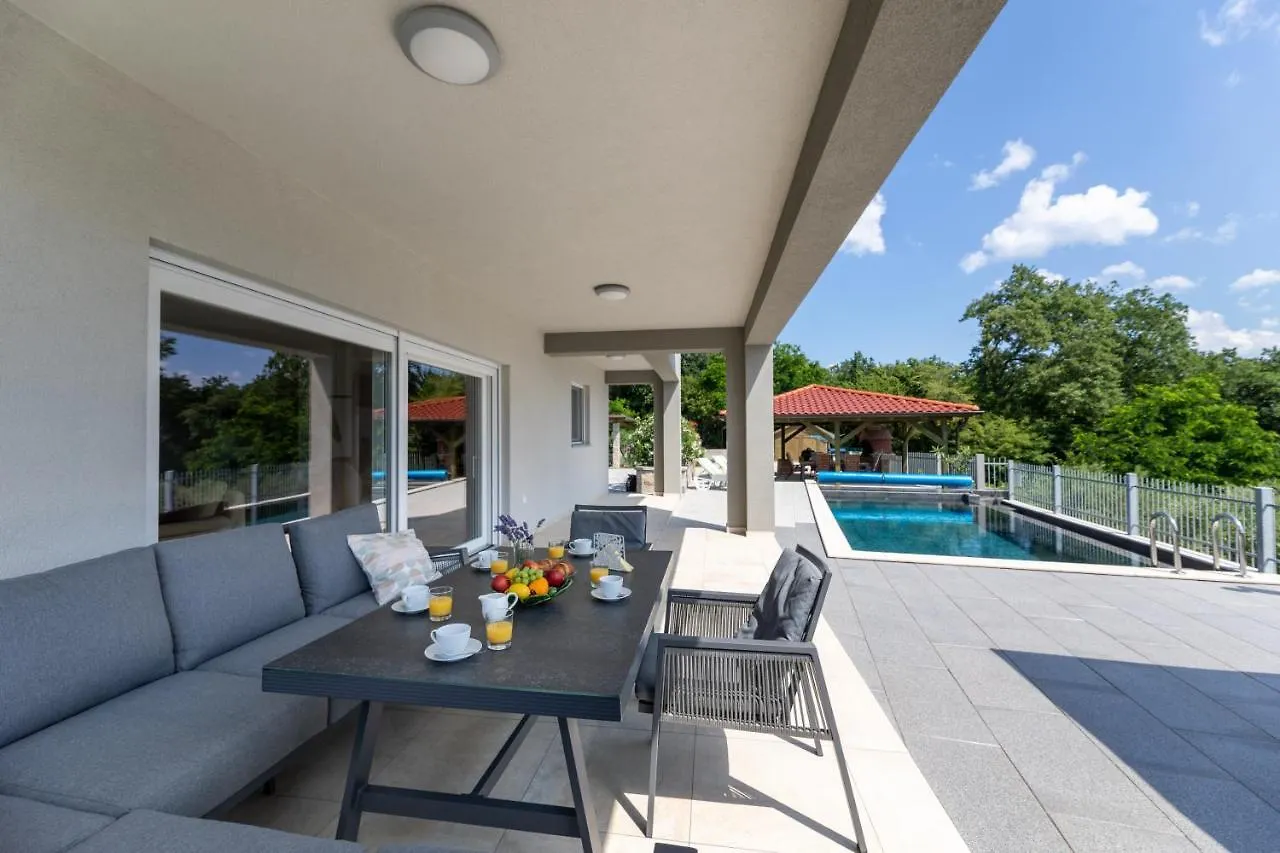 Vila Petra With Sea View Risika